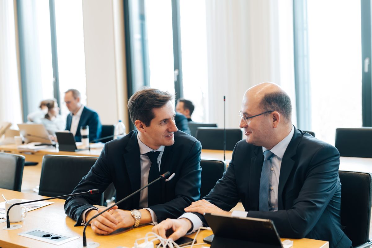 MdL Dr. Stefan Ebner � hier im Austausch mit im Austausch mit Finanzminister Albert F�racker � informiert �ber F�rdermittel und hebt das gro�e Engagement der Kommunen hervor 