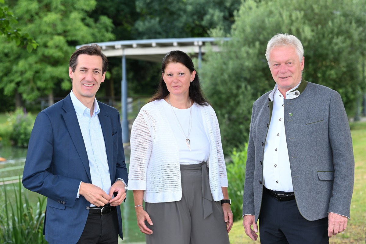 Gemeinsam zum Erfolg: Monika Z�hrl, MdL Dr. Stefan Ebner (l.) und Bundesminister Alois Rainer MdB haben die Verl�ngerung der Verj�hrungsfrist im engen Schulterschluss vorangebracht � f�r mehr Sicherheit im Stra�enverkehr.