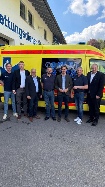 V.l. Referent f�r Stabsarbeit Manuel Weber, 2. B�rgermeister Christoph Endl, CSU-Ortsvorsitzender Otto Christoph, Gesch�ftsf�hrer Manuel Stadler, Landtagsabgeordneter Stefan Ebner, Firmengr�nder Winfried Stadler und JU-Kreisvorsitzender Christoph Weish�up