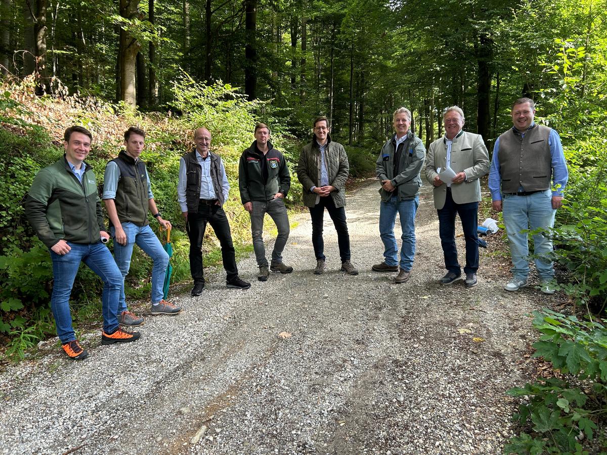 Gemeinsam fr das neue WEZ (v.l.): Markus Hhensteiger, Tobias Machnitzke, Dr. Martin Zierhut, Christoph Salzmann, Dr. Stefan Ebner, Sren Timm, Helmut Brunner und Michael Adam. 